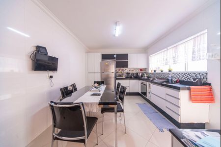 Casa à venda com 270m², 3 quartos e 2 vagasCozinha
