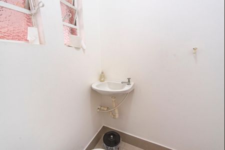 Casa à venda com 270m², 3 quartos e 2 vagasLavabo da Área Gourmet e Área de serviço