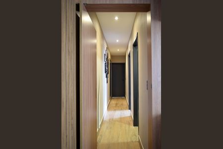 Corredor íntimo de apartamento para alugar com 2 quartos, 90m² em Cerqueira César, São Paulo