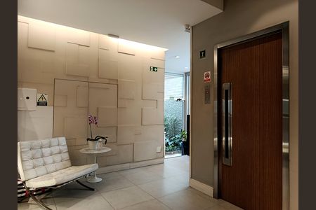 Apartamento para alugar com 90m², 2 quartos e 1 vaga Apartamento para alugar com 90m², 2 quartos e 1 vagaHall social
