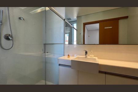 Apartamento à venda com 229m², 4 quartos e 4 vagas Apartamento à venda com 229m², 4 quartos e 4 vagasBanheiro