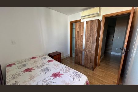 Apartamento à venda com 229m², 4 quartos e 4 vagas Apartamento à venda com 229m², 4 quartos e 4 vagasQuarto