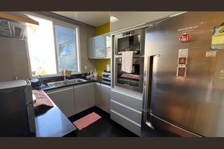 Apartamento à venda com 229m², 4 quartos e 4 vagas Apartamento à venda com 229m², 4 quartos e 4 vagasCozinha