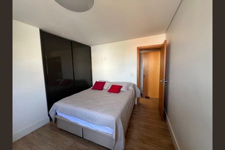 Apartamento à venda com 229m², 4 quartos e 4 vagas Apartamento à venda com 229m², 4 quartos e 4 vagasQuarto
