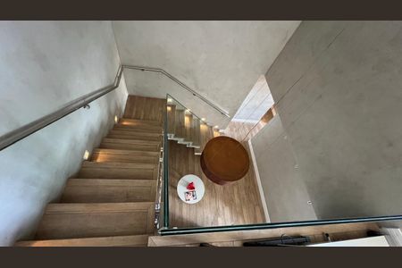 Apartamento à venda com 229m², 4 quartos e 4 vagas Apartamento à venda com 229m², 4 quartos e 4 vagasEscada