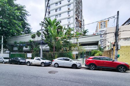 Apartamento à venda com 70m², 2 quartos e 1 vaga Apartamento à venda com 70m², 2 quartos e 1 vagaFachada