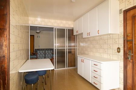 Apartamento à venda com 177m², 3 quartos e 2 vagas Apartamento à venda com 177m², 3 quartos e 2 vagasCozinha - Armários