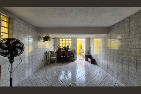 Casa para alugar com 100m², 3 quartos e 1 vagaÁrea de serviço 