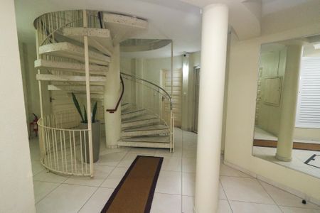 Apartamento para alugar com 66m², 2 quartos e 1 vaga Apartamento para alugar com 66m², 2 quartos e 1 vagaHall de entrada