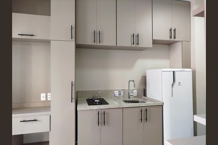 Studio com cozinha - cooktop e geladeira de kitnet/studio à venda com 1 quarto, 23m² em Tatuapé, São Paulo
