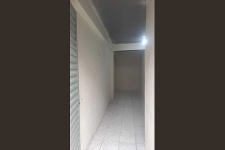 Entrada de casa para alugar com 1 quarto, 28m² em Praça Seca, Rio de Janeiro
