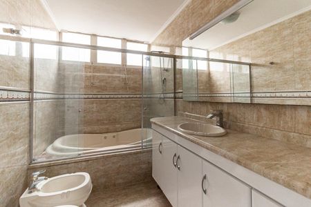 Apartamento à venda com 330m², 4 quartos e 2 vagasBanheiro da Suíte