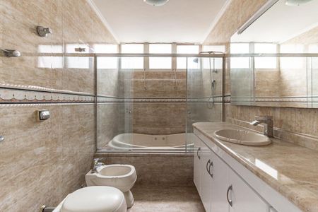 Apartamento à venda com 330m², 4 quartos e 2 vagasBanheiro da Suíte