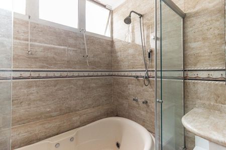 Apartamento à venda com 330m², 4 quartos e 2 vagasBanheiro da Suíte