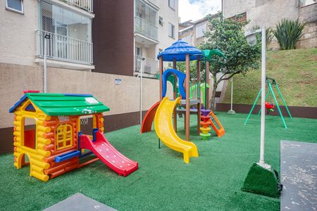 Apartamento para alugar com 48m², 2 quartos e 1 vaga Apartamento para alugar com 48m², 2 quartos e 1 vagaÁrea comum - Playground