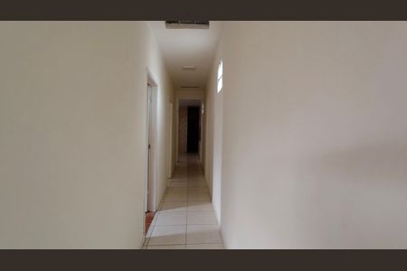 Casa para alugar com 100m², 3 quartos e sem vaga Casa para alugar com 100m², 3 quartos e sem vagaCorredor