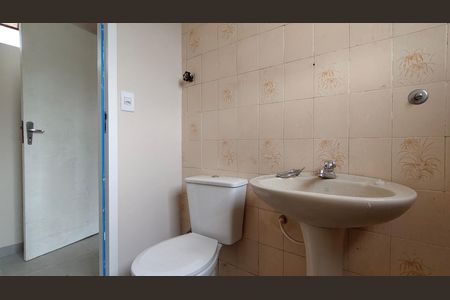 Casa para alugar com 100m², 3 quartos e sem vaga Casa para alugar com 100m², 3 quartos e sem vagaBanheiro de Serviço