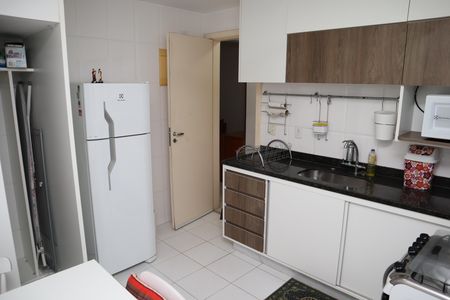 Casa à venda com 127m², 4 quartos e 2 vagascozinha