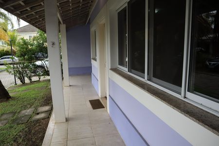 Casa à venda com 127m², 4 quartos e 2 vagasvaranda frontal