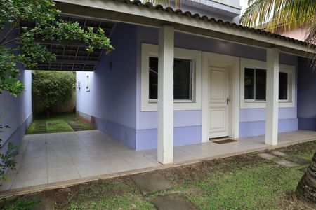 Casa à venda com 127m², 4 quartos e 2 vagas Casa à venda com 127m², 4 quartos e 2 vagasfachada