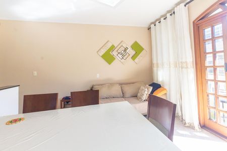 Casa à venda com 220m², 3 quartos e 2 vagas