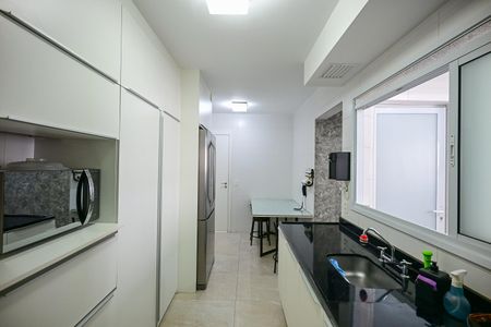 Apartamento à venda com 2147483650m², 4 quartos e 3 vagasCozinha