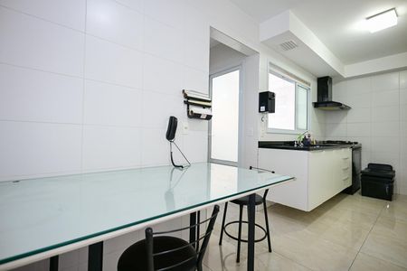 Apartamento à venda com 2147483650m², 4 quartos e 3 vagasCozinha