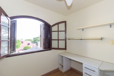 Casa à venda com 250m², 6 quartos e 3 vagas Casa à venda com 250m², 6 quartos e 3 vagasQuarto 3