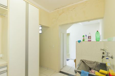 Casa à venda com 250m², 6 quartos e 3 vagas Casa à venda com 250m², 6 quartos e 3 vagasLavanderia