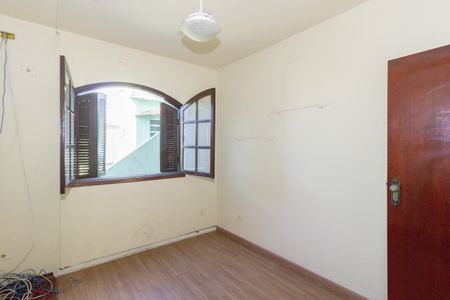 Casa à venda com 250m², 6 quartos e 3 vagas Casa à venda com 250m², 6 quartos e 3 vagasQuarto 4