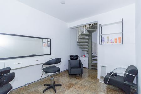 Casa à venda com 250m², 6 quartos e 3 vagas Casa à venda com 250m², 6 quartos e 3 vagasSala da Frente