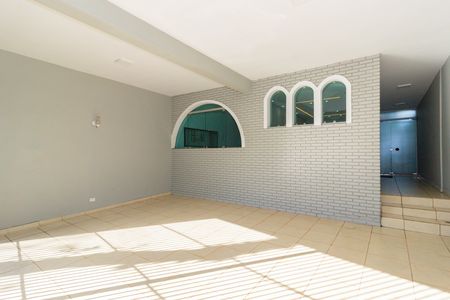 Casa à venda com 250m², 6 quartos e 3 vagas Casa à venda com 250m², 6 quartos e 3 vagasGaragem