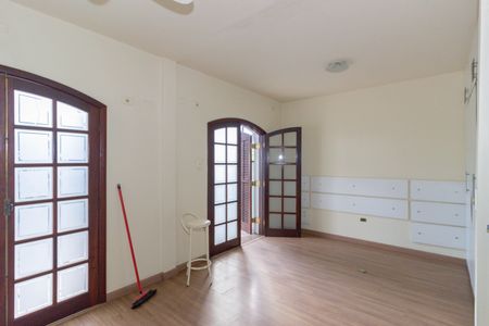 Casa à venda com 250m², 6 quartos e 3 vagas Casa à venda com 250m², 6 quartos e 3 vagasQuarto Superior Frontal