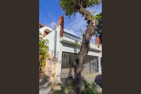 Casa à venda com 250m², 6 quartos e 3 vagas Casa à venda com 250m², 6 quartos e 3 vagasFachada