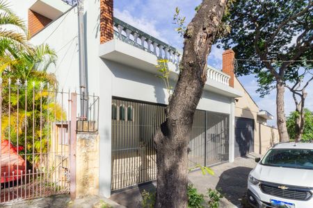 Casa à venda com 250m², 6 quartos e 3 vagas Casa à venda com 250m², 6 quartos e 3 vagasFachada
