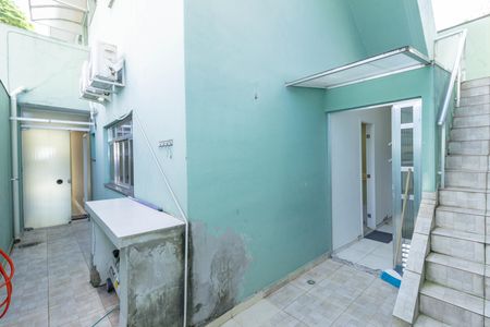 Casa à venda com 250m², 6 quartos e 3 vagas Casa à venda com 250m², 6 quartos e 3 vagasCorredor Externo