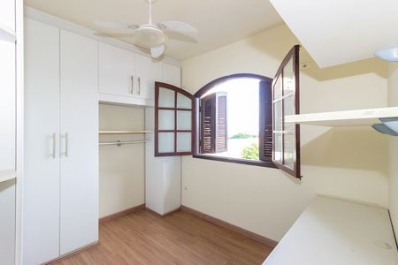 Casa à venda com 250m², 6 quartos e 3 vagas Casa à venda com 250m², 6 quartos e 3 vagasQuarto 3