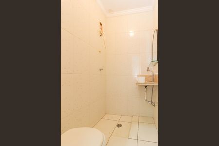 Casa à venda com 250m², 6 quartos e 3 vagas Casa à venda com 250m², 6 quartos e 3 vagasBanheiro Quarto dos Fundos