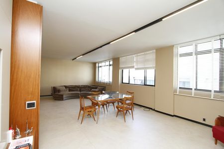 Apartamento à venda com 140m², 3 quartos e 1 vagaSala
