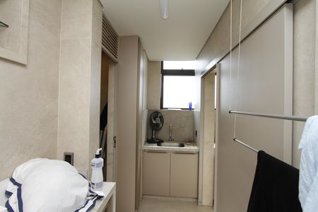 Apartamento à venda com 140m², 3 quartos e 1 vagaÁrea de Serviço