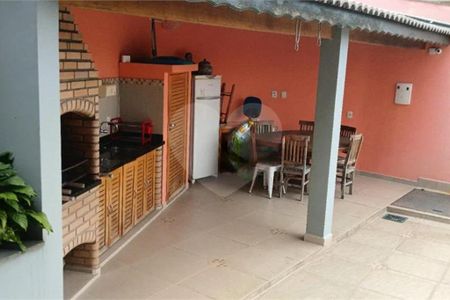 Casa à venda com 156m², 3 quartos e 4 vagas