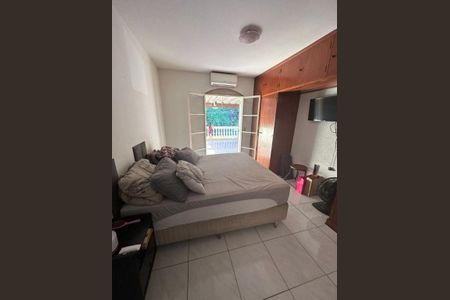 Casa à venda com 154m², 2 quartos e 2 vagas