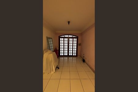 Casa à venda com 128m², 3 quartos e 2 vagas Casa à venda com 128m², 3 quartos e 2 vagasSala