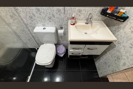 Casa à venda com 128m², 3 quartos e 2 vagas Casa à venda com 128m², 3 quartos e 2 vagasBanheiro