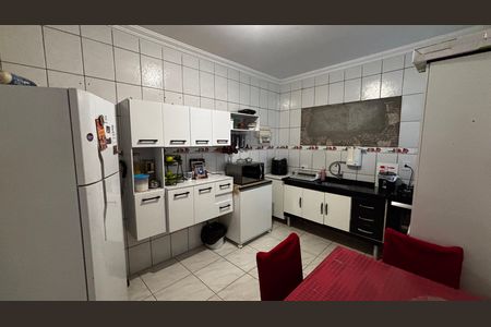 Casa à venda com 128m², 3 quartos e 2 vagas Casa à venda com 128m², 3 quartos e 2 vagasCozinha