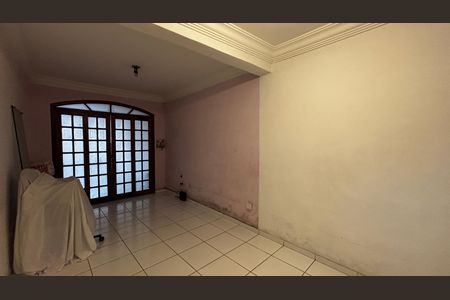 Casa à venda com 128m², 3 quartos e 2 vagas Casa à venda com 128m², 3 quartos e 2 vagasSala