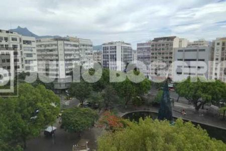 Apartamento à venda com 57m², 1 quarto e sem vaga