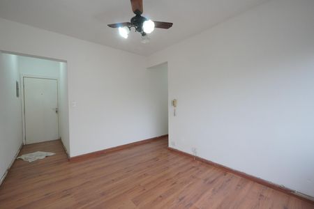 Apartamento para alugar com 75m², 2 quartos e 1 vagaSala