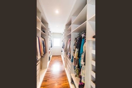 Closet da suíte de casa de condomínio à venda com 2 quartos, 420m² em Colinas da Anhanguera, Santana de Parnaíba