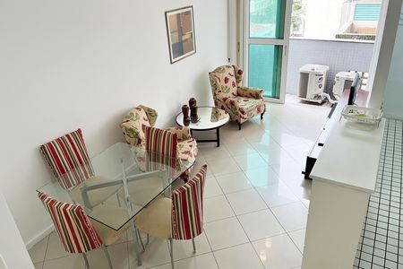 Sala de apartamento para alugar com 2 quartos, 130m² em Gonzaga, Santos
